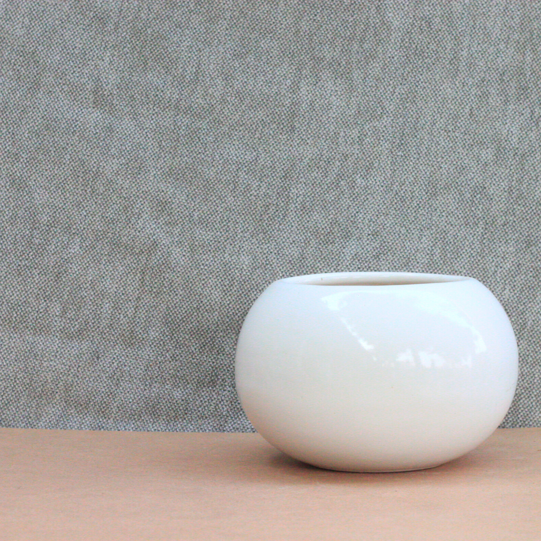 Aesthetic round ceramic pot for table top Image 3