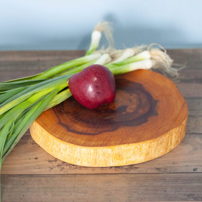 Round Sturdy Solid Wood Chopping Board for Your Kitchen Image 2