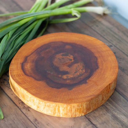 Round Sturdy Solid Wood Chopping Board for Your Kitchen Image 1